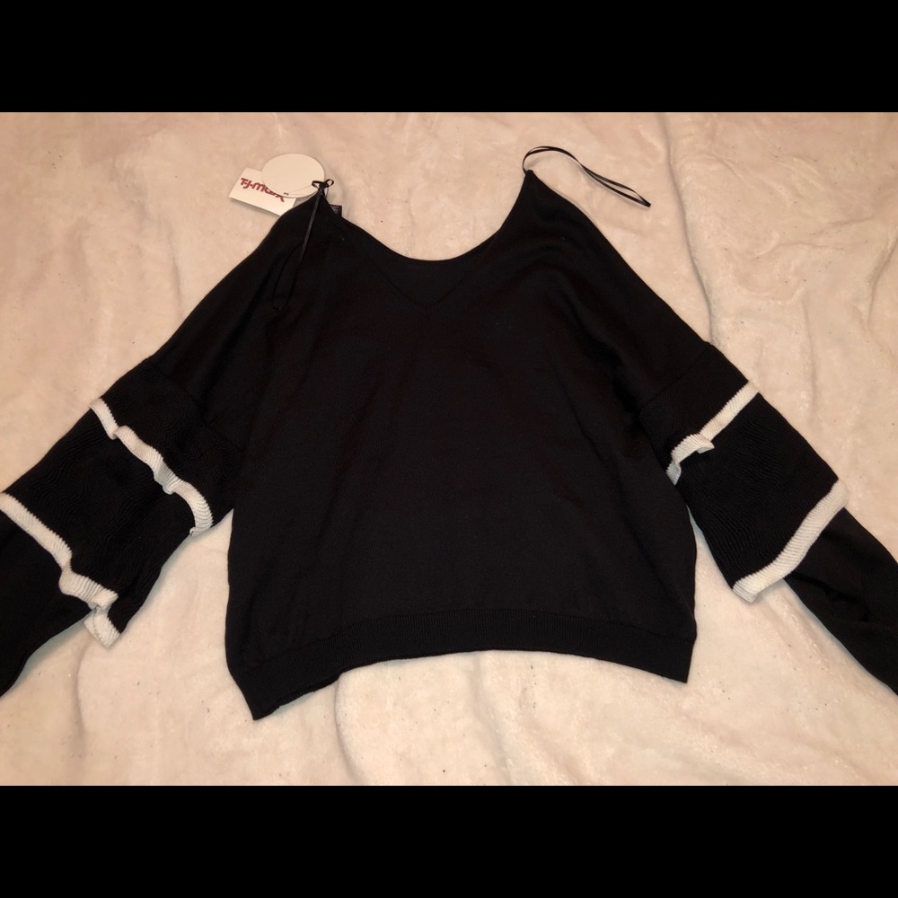 Sweater crop top.
